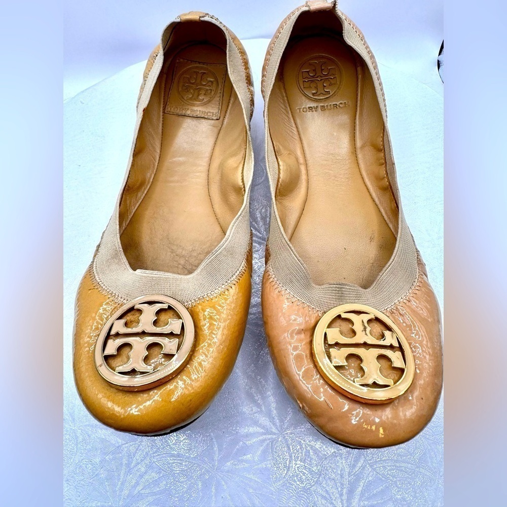Tory Burch Women’s Claire Elastic Patent Leather Logo Ballet Tan&Gold Flats 7.5